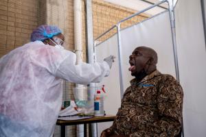  Covid-19: face à l&#039;Omicron, l&#039;Afrique du Sud veut accélérer la vaccination