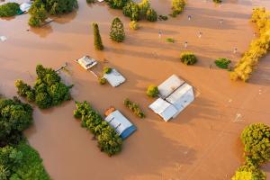 Des inondations en Australie provoquent l’évacuation de dizaines de milliers de personnes