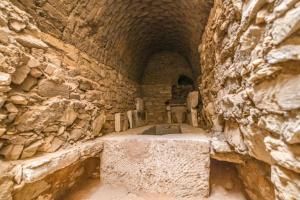 Egypte : cinq tombes pharaoniques mises au jour à Saqqara