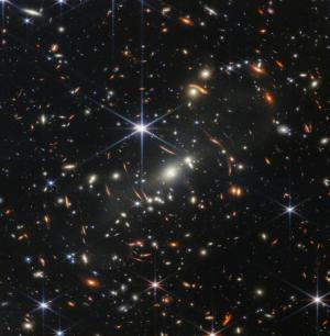  La première image du télescope James Webb dévoile le tout jeune Univers