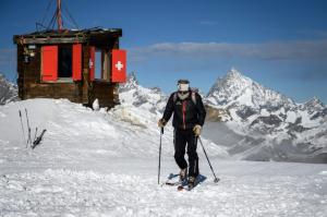 La fonte des glaciers redessine la frontière italo-suisse 