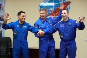 Un Américain et deux Russes à destination de l&#039;ISS en pleine offensive en Ukraine