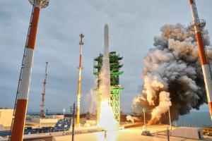 Programme spatial sud-coréen : la fusée Nuri a décollé