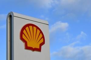   Shell ne réduira plus sa production de pétrole d&#039;ici 2030, ire des écologistes