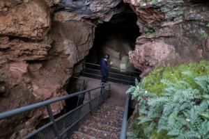 Afrique du Sud : découverte des premières tombes de la préhistoire, selon des scientifiques 