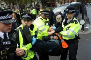 Londres: 62 militants écologistes arrêtés lors d&#039;une marche contre les hydrocarbures