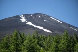 Mont Fuji : baisse de la fréquentation, freinée par les mesures contre le surtourisme 