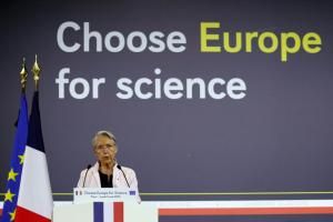 Macron et von der Leyen appellent les chercheurs étrangers à choisir l&#039;Europe 