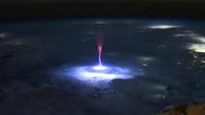Un éclair géant photographié depuis l’espace : un phénomène rarissime 