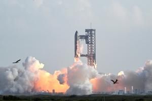 Après une série noire d&#039;explosions, la mégafusée Starship d&#039;Elon Musk signe un retour réussi 