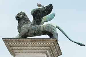 Le lion de la place Saint-Marc à Venise serait-il « made in China » ?