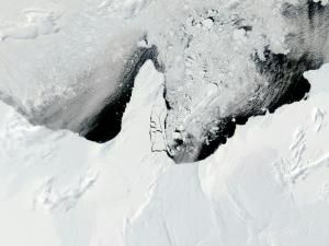 Le plus grand iceberg du monde se disloque au large de l&#039;Antarctique