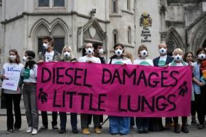 Dieselgate : cinq constructeurs jugés à Londres, des milliards en jeu