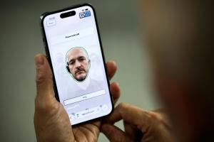  Internet : l&#039;estimation d&#039;âge par selfie en plein essor pour traquer les trop jeunes