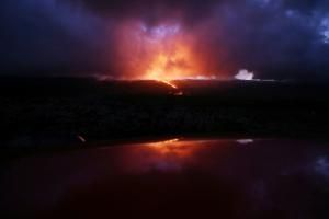 La Réunion : le volcan du Piton de la Fournaise entre en éruption