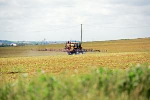 Des pesticides présents dans l'air un peu partout en France, selon Atmo France