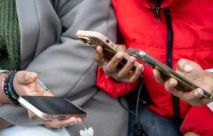 Le smartphone lié à la baisse du taux de fécondité, suggèrent deux études