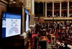 Après des années de débats, le Parlement approuve l'"aide à mourir" 