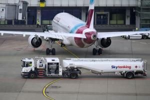  L'aviation manque de solutions "vertes" quand grimpe le prix du kérosène 