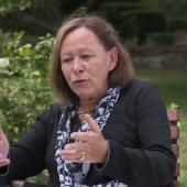 Voir la vidéo de Filiations : au cœur du débat "un papa, une maman"