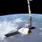 Premier vaisseau spatial privé sur ISS