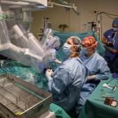 Les robots chirurgicaux se multiplient, malgré les débats sur leur efficacité 