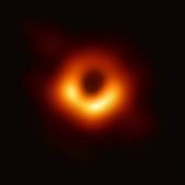 Historique : la toute première image d’un trou noir !