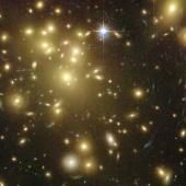 Voir la vidéo de Abell 1689 : à 2 milliards d&#039;années lumière...