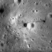 Voir la vidéo de Une sonde scrute les traces laissées sur la Lune