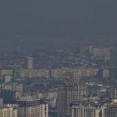 Au pied des sommets d&#039;Asie centrale, les villes étouffent dans le smog