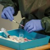 Covid-19 : un stéroïde réduit la mortalité chez les patients les plus atteints