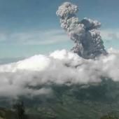 En Indonésie, le Merapi projette des cendres à 6000 mètres d’altitude 