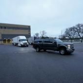 Covid-19 : les États-Unis vaccinent, la France teste massivement