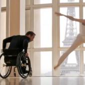 Voir la vidéo de Danse autour d’un fauteuil