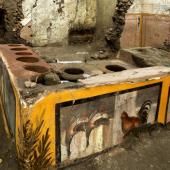 Un thermopolium, « fast-food » antique, découvert intact à Pompéi