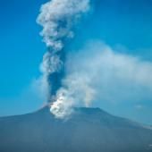 Italie : l’Etna crache des cendres, l’aéroport de Catane ferme 