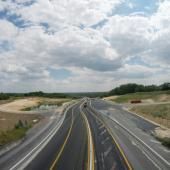 En fin de mandat, le gouvernement multiplie les projets routiers contre toute logique de transition écologique