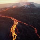 Voir la vidéo de Derrière l’éruption du volcan Fagradalsfjall