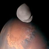 La petite lune martienne Deimos observée par la sonde spatiale des Émirats