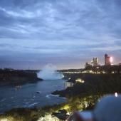 Canada : aux chutes du Niagara, un spectacle grandiose pour l'éclipse totale