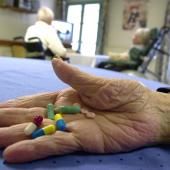 Santé: campagne sur les dangers d'une surmédication des seniors