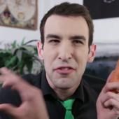 Voir la vidéo de « Manger de la carotte améliore la vue  !? »