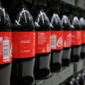 Des traces de microplastiques retrouvées dans les bouteilles de Coca-Cola et de Schweppes