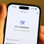 IA : DeepSeek, la start-up chinoise fondée par un &quot;geek&quot; qui bouscule les géants de la Silicon Valley