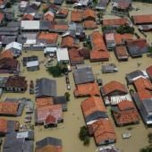 L'Indonésie ensemence les nuages pour tenter d'endiguer les inondations à Jakarta