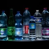 Scandale des eaux minérales : l’enquête sénatoriale déplore « une dissimulation » par l’État et des contrôles toujours défaillants 
