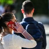 Téléphone portable et cancer : pas de lien démontré, la prudence reste de mise pour les enfants, selon l&#039;Anses