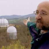 Voir la vidéo de Au-delà des étoiles (1998)