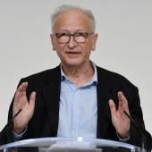 Médicaments innovants : le professeur Alain Fischer dénonce une dérive des prix