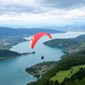 Des substances toxiques d'usure de pneus en grande quantité dans le lac d'Annecy, selon une association
